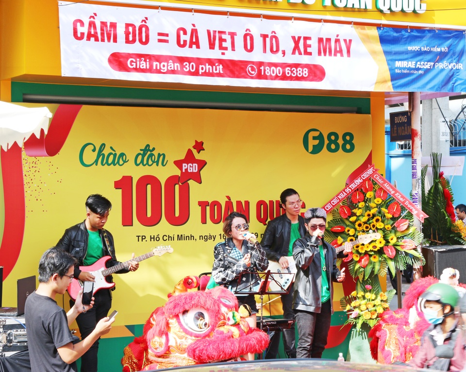 F88 lập kỷ lục khai trương 100 phòng giao dịch cho vay cầm cố - 3 F88 lập kỷ lục khai trương 100 phòng giao dịch cho vay cầm cố - 3