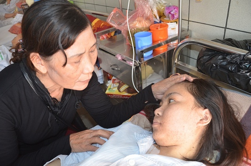 Người mẹ nghèo bất lực nhìn con gái chia quả thận để cứu em - 7 Người mẹ nghèo bất lực nhìn con gái chia quả thận để cứu em - 7