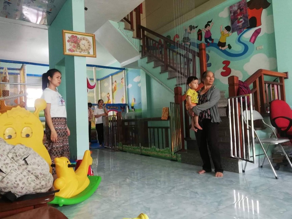 Vụ học sinh 3 tuổi bị bỏ quên trong xe đưa đón: Cháu bé là họ hàng của chủ cơ sở? - 1 Vụ học sinh 3 tuổi bị bỏ quên trong xe đưa đón: Cháu bé là họ hàng của chủ cơ sở? - 1