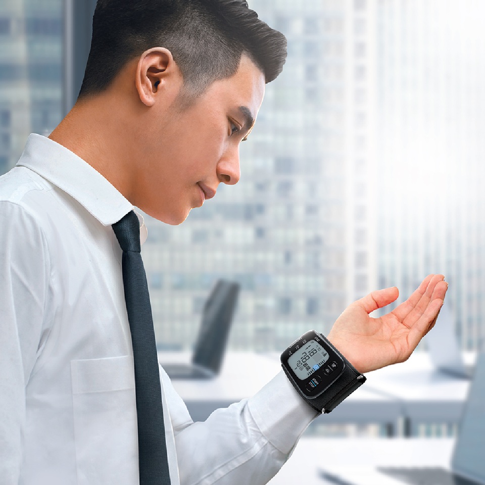Máy đo huyết áp cổ tay đời mới có kết nối bluetooth - 1 Máy đo huyết áp cổ tay đời mới có kết nối bluetooth - 1