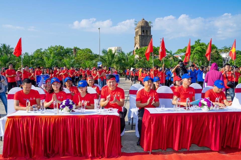 Quảng Bình: 1.000 thanh niên xung kích tham gia chiến dịch làm sạch biển - 1