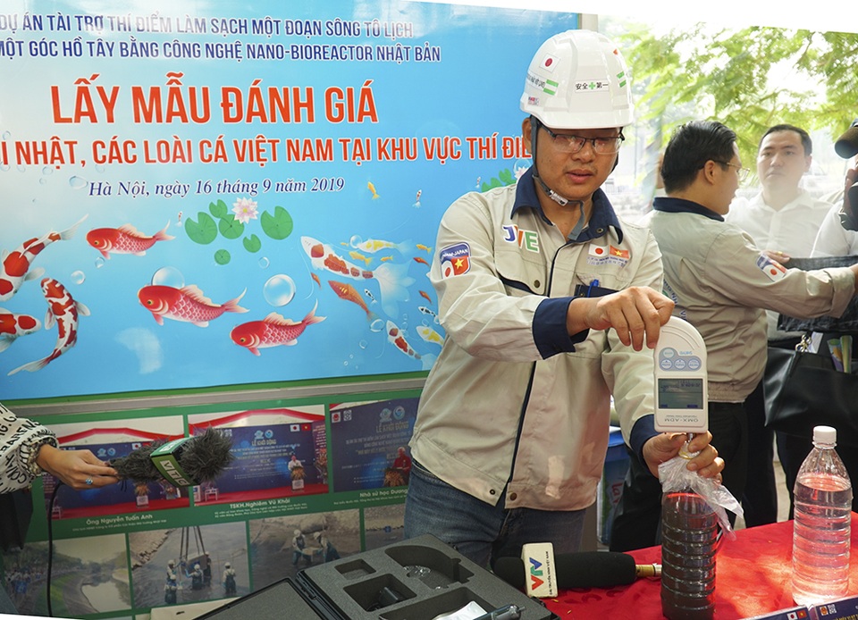Sáng nay thả cá Koi Nhật Bản xuống sông Tô Lịch và Hồ Tây - 5 Sáng nay thả cá Koi Nhật Bản xuống sông Tô Lịch và Hồ Tây - 5