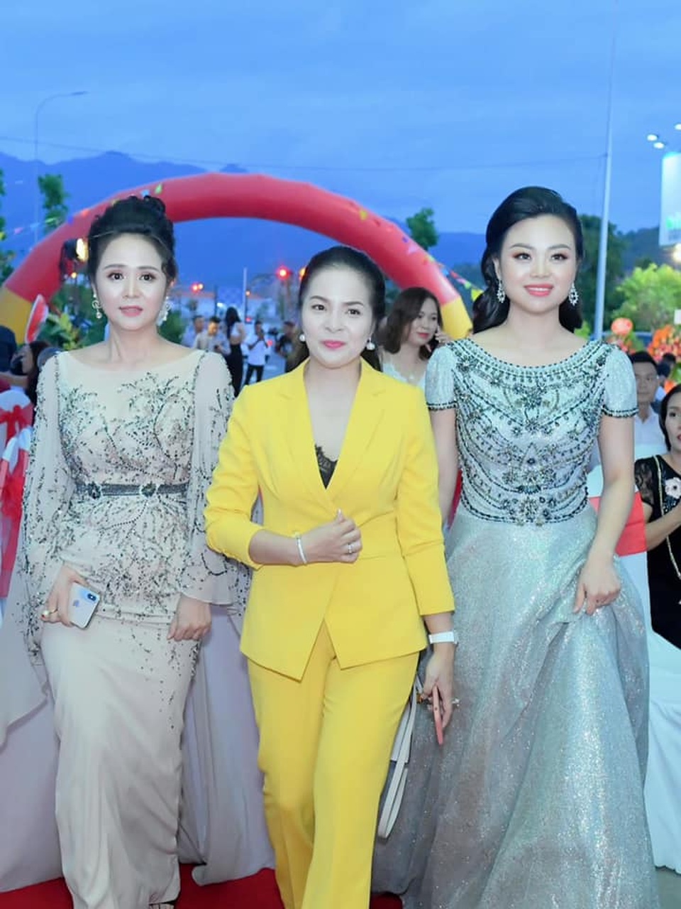 CEO Hoàng Thanh Tú khai trương sàn giao dịch lớn tại Nha Trang - 3 CEO Hoàng Thanh Tú khai trương sàn giao dịch lớn tại Nha Trang - 3