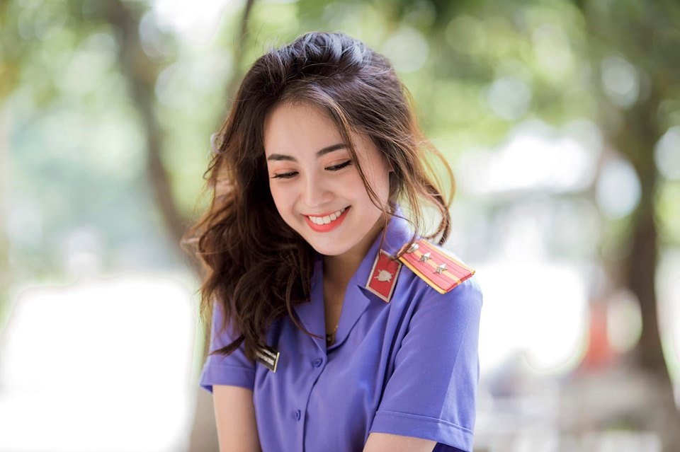 Nữ kiểm sát viên xinh đẹp, sở hữu nụ cười tỏa nắng - 2 Nữ kiểm sát viên xinh đẹp, sở hữu nụ cười tỏa nắng - 2