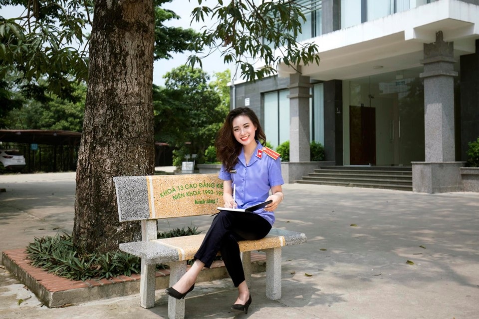Nữ kiểm sát viên xinh đẹp, sở hữu nụ cười tỏa nắng - 3 Nữ kiểm sát viên xinh đẹp, sở hữu nụ cười tỏa nắng - 3