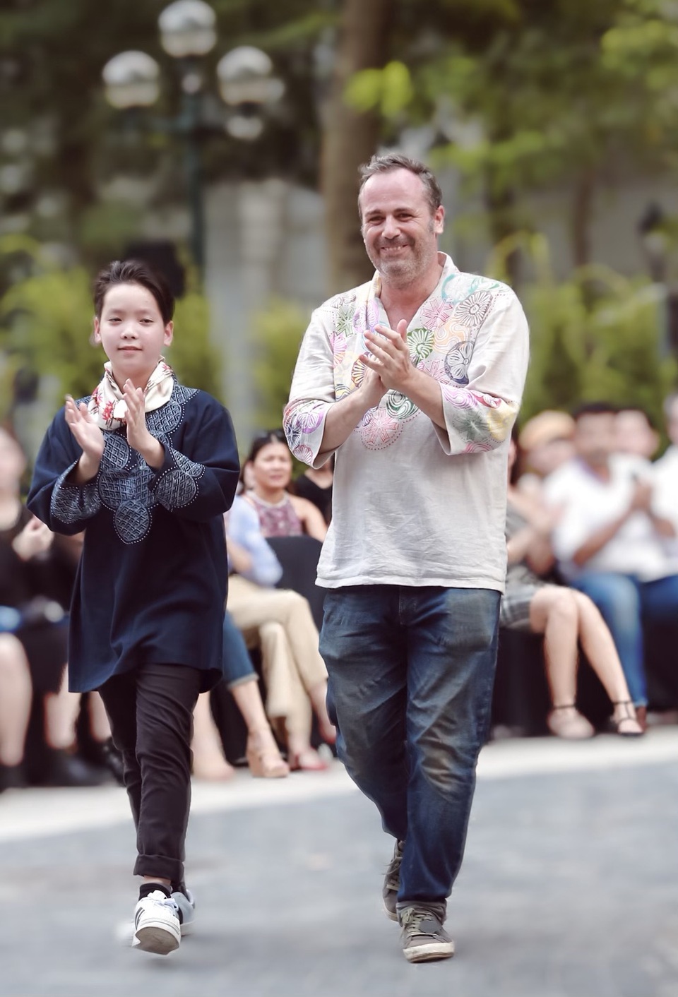 NTK Minh Hạnh: “Không thể để cho các làng nghề truyền thống chìm vào quên lãng” - 10 NTK Minh Hạnh: “Không thể để cho các làng nghề truyền thống chìm vào quên lãng” - 10