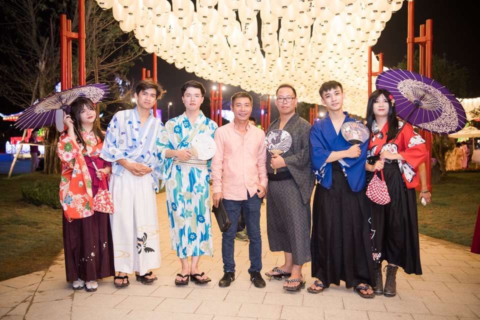 NSND Công Lý tiết lộ: Theo vai vế, Á hậu Thụy Vân là chị họ - 14 NSND Công Lý tiết lộ: Theo vai vế, Á hậu Thụy Vân là chị họ - 14