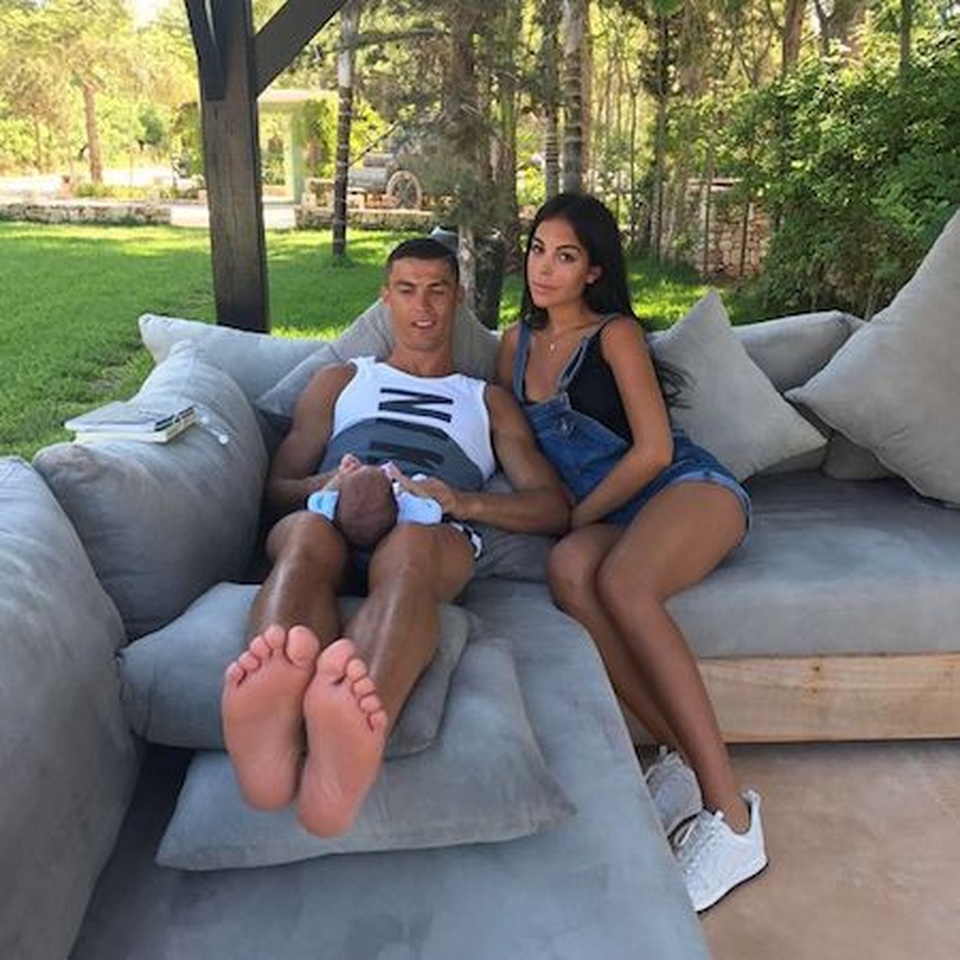 C.Ronaldo hạnh phúc khoe tình yêu mặn nồng cùng cô bạn gái xinh đẹp - 2 C.Ronaldo hạnh phúc khoe tình yêu mặn nồng cùng cô bạn gái xinh đẹp - 2