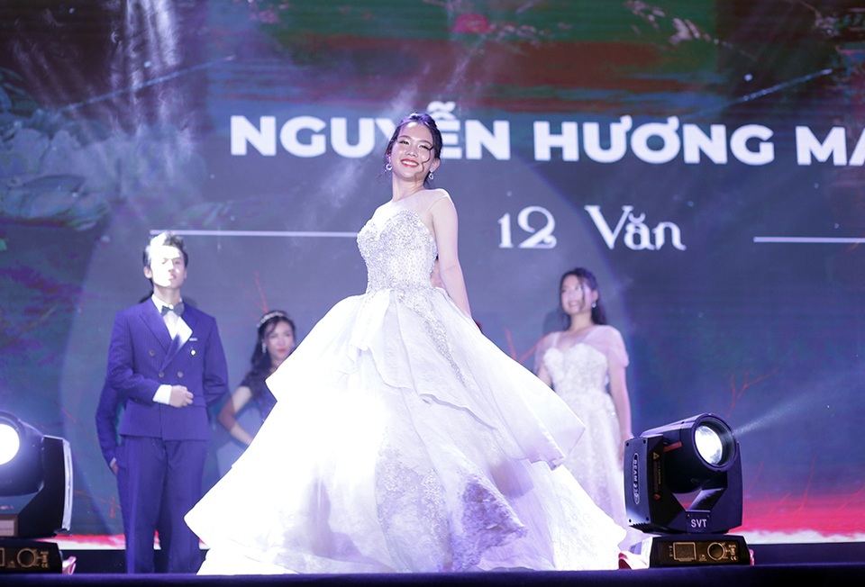 Nữ sinh đa tài, xinh đẹp đăng quang Đại sứ trường Ams 2019 - 12 Nữ sinh đa tài, xinh đẹp đăng quang Đại sứ trường Ams 2019 - 12