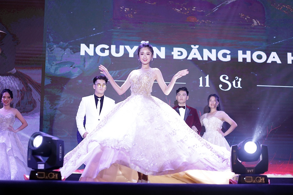 Nữ sinh đa tài, xinh đẹp đăng quang Đại sứ trường Ams 2019 - 7 Nữ sinh đa tài, xinh đẹp đăng quang Đại sứ trường Ams 2019 - 7