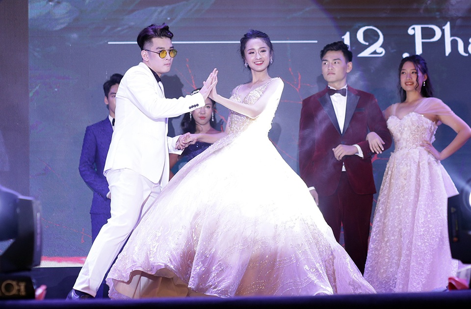 Nữ sinh đa tài, xinh đẹp đăng quang Đại sứ trường Ams 2019 - 8 Nữ sinh đa tài, xinh đẹp đăng quang Đại sứ trường Ams 2019 - 8