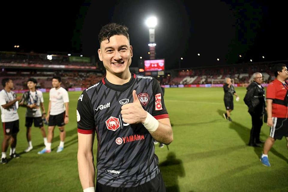 Văn Lâm được vinh danh ở đội hình tiêu biểu vòng 26 Thai-League - 1