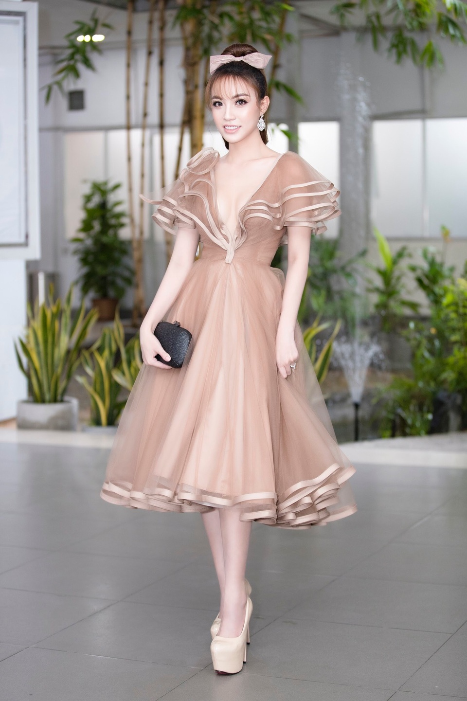Lý San Nghi ủng hộ Kim Nguyên diễn vedette - 4 Lý San Nghi ủng hộ Kim Nguyên diễn vedette - 4