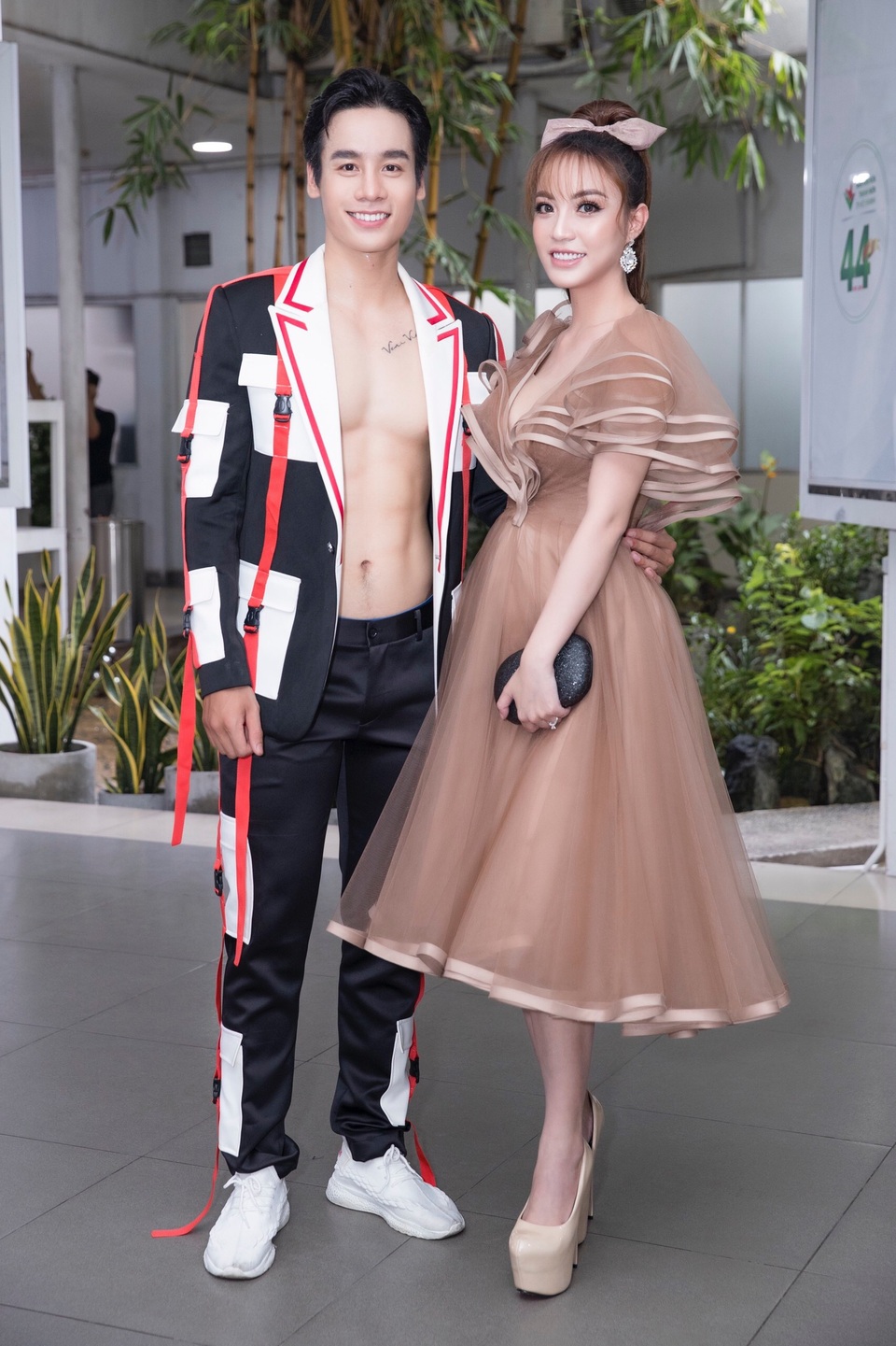 Lý San Nghi ủng hộ Kim Nguyên diễn vedette - 7 Lý San Nghi ủng hộ Kim Nguyên diễn vedette - 7