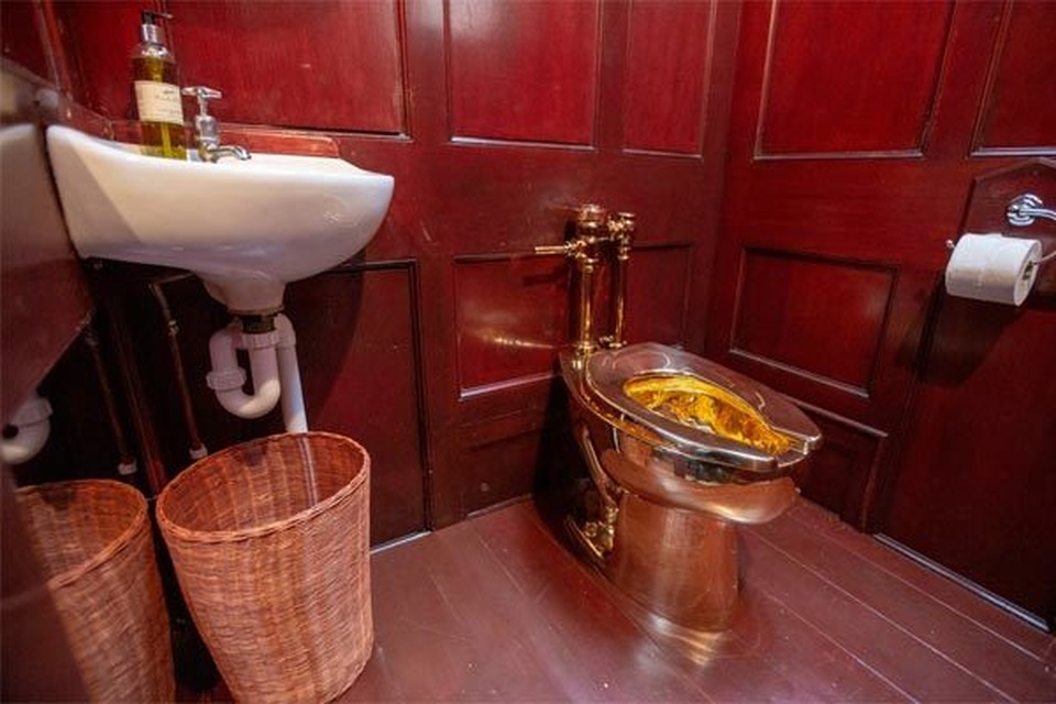 Hình ảnh bồn cầu vàng hơn trăm tỷ vừa bị đánh cắp - 3 Hình ảnh bồn cầu vàng hơn trăm tỷ vừa bị đánh cắp - 3