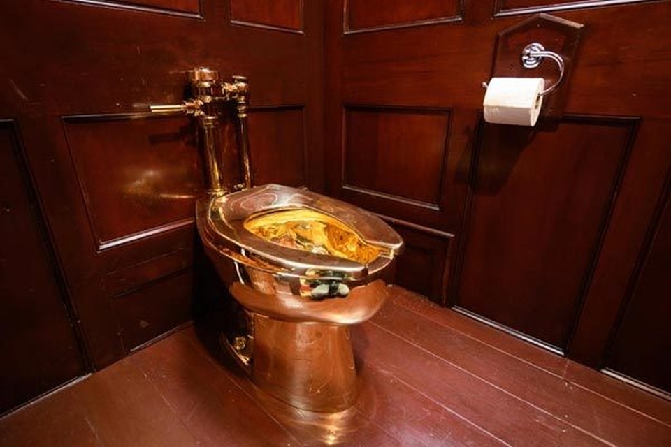 Hình ảnh bồn cầu vàng hơn trăm tỷ vừa bị đánh cắp - 4 Hình ảnh bồn cầu vàng hơn trăm tỷ vừa bị đánh cắp - 4