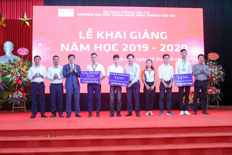 Trường ĐH Công nghệ Giao thông vận tải khai giảng năm học mới - 3 Trường ĐH Công nghệ Giao thông vận tải khai giảng năm học mới - 3