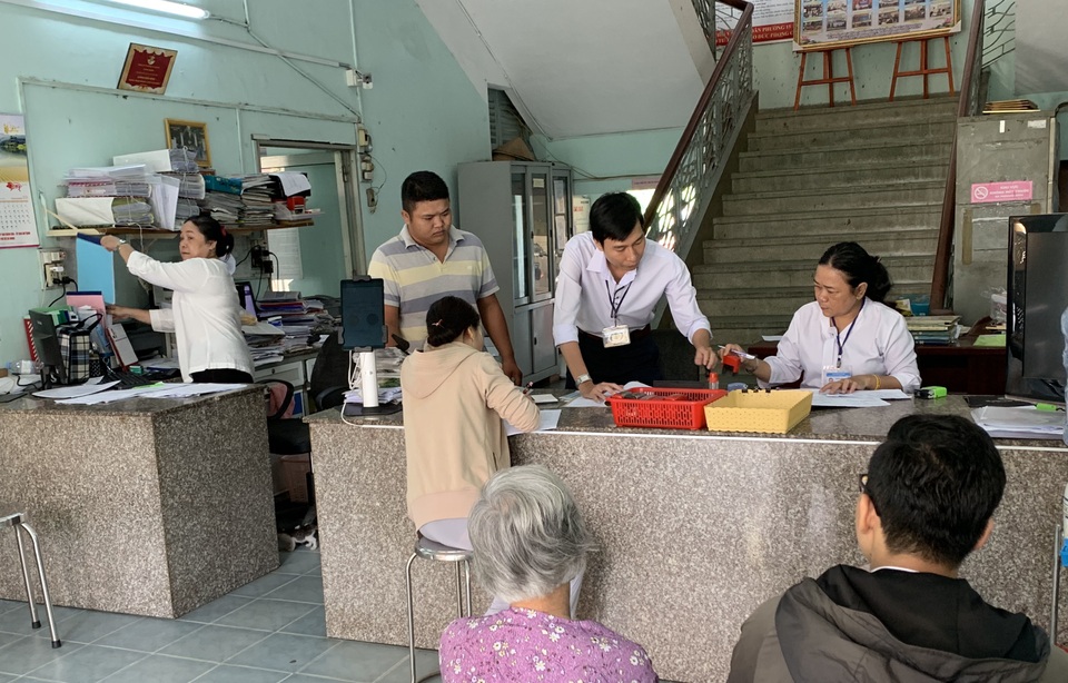 TP HCM: Chứng thực bản sao, mỗi phường thu… một giá? - 2 TP HCM: Chứng thực bản sao, mỗi phường thu… một giá? - 2