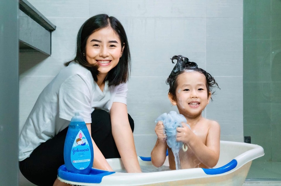 Thử thách “dịu nhẹ” cho bé, các hot mom vượt qua như thế nào? - 3 Thử thách “dịu nhẹ” cho bé, các hot mom vượt qua như thế nào? - 3