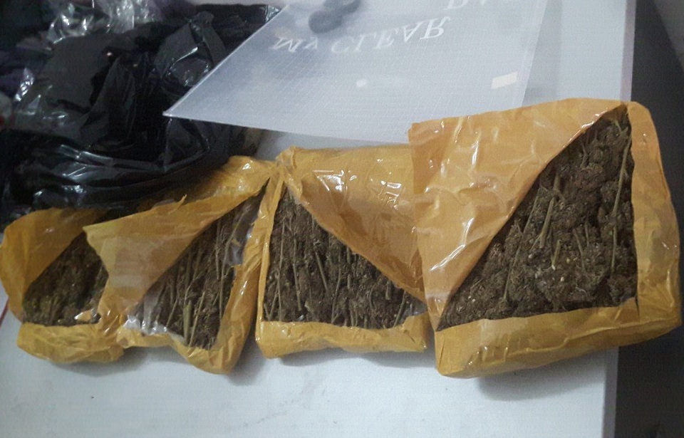 Tạm giữ 2 sinh viên nghi phạm buôn bán ma tuý với gần 1,5 kg cần sa - 3 Tạm giữ 2 sinh viên nghi phạm buôn bán ma tuý với gần 1,5 kg cần sa - 3