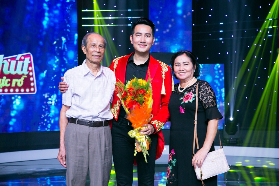Tiết lộ chuyện Việt Hương “tỏ tình” với Nguyễn Phi Hùng hơn 10 năm trước - 3 Tiết lộ chuyện Việt Hương “tỏ tình” với Nguyễn Phi Hùng hơn 10 năm trước - 3