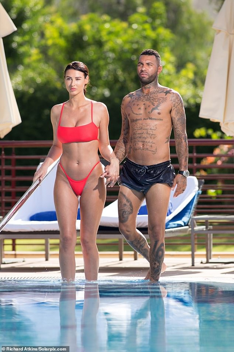Vợ cầu thủ Jermaine Pennant bốc lửa với bikini đỏ - 5 Vợ cầu thủ Jermaine Pennant bốc lửa với bikini đỏ - 5