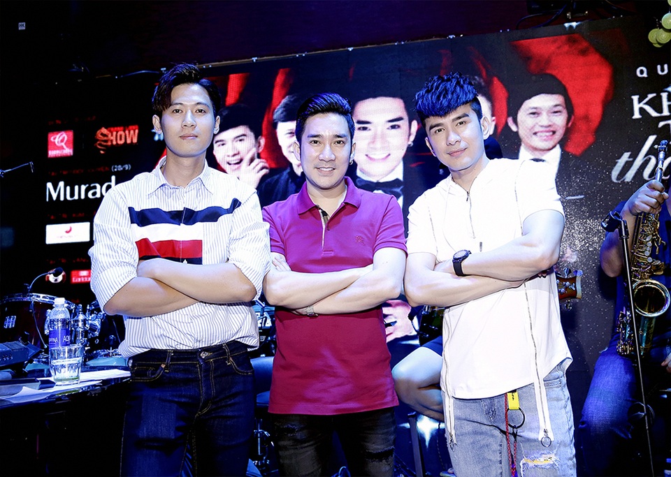 Đan Trường đội mưa đến tập hát cùng Quang Hà - 6 Đan Trường đội mưa đến tập hát cùng Quang Hà - 6