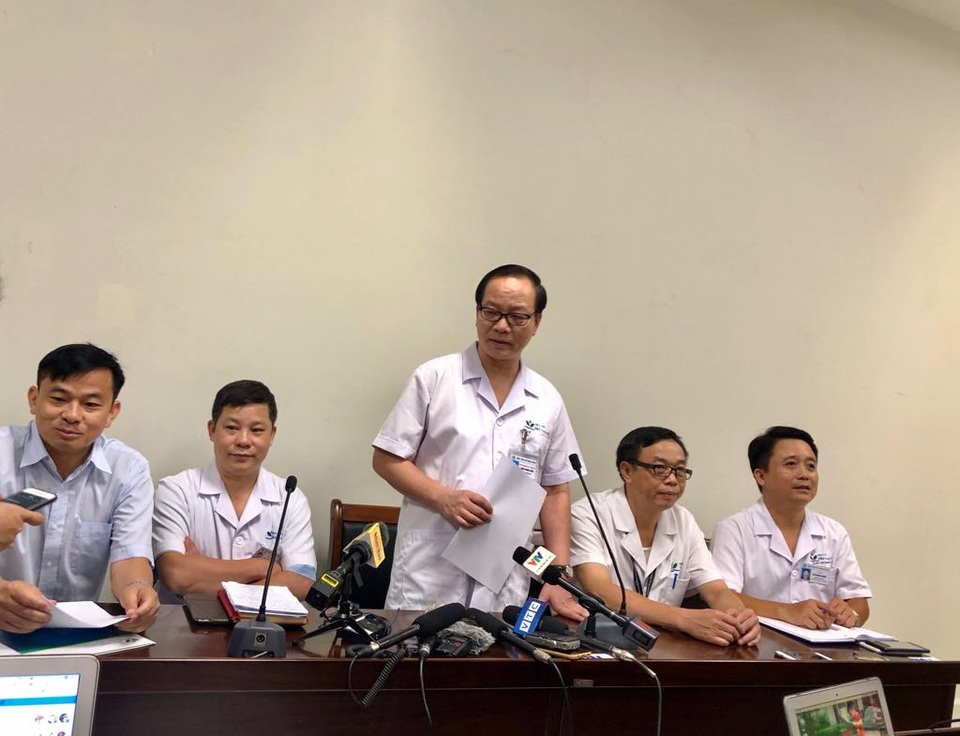 Vì sao bé bị bỏ quên trên xe đưa đón 7 tiếng thoát khỏi cái chết vì sốc nhiệt? - 1 Vì sao bé bị bỏ quên trên xe đưa đón 7 tiếng thoát khỏi cái chết vì sốc nhiệt? - 1