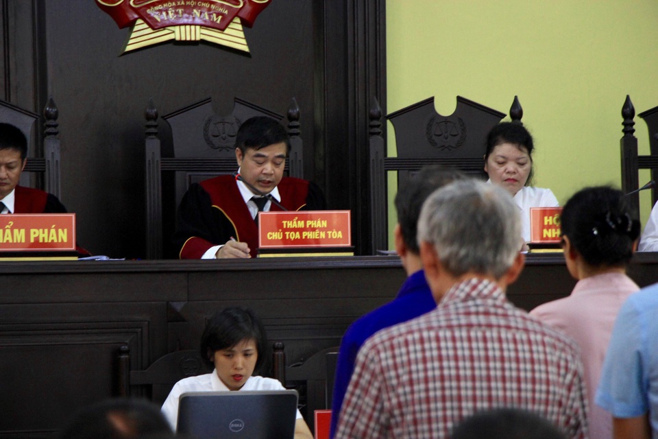 Sáng nay xét xử vụ gian lận thi cử ở Sơn La - 2