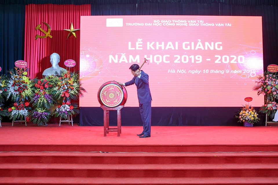 Trường ĐH Công nghệ Giao thông vận tải khai giảng năm học mới - 2 Trường ĐH Công nghệ Giao thông vận tải khai giảng năm học mới - 2
