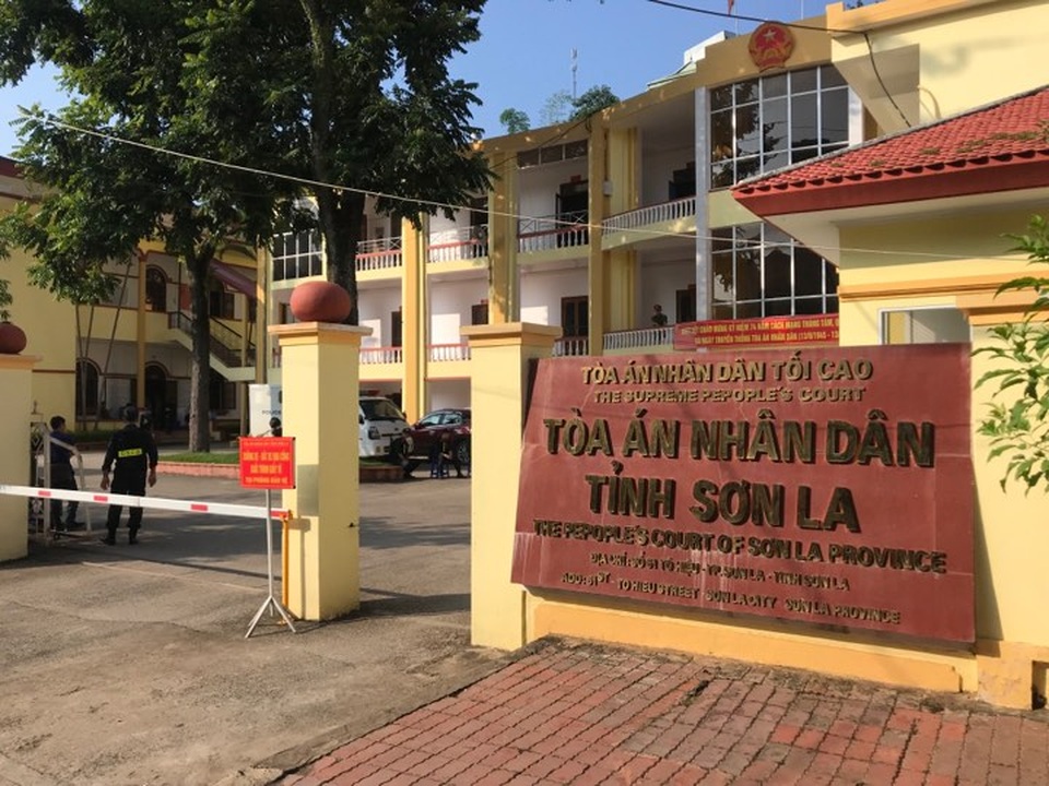 Sáng nay xét xử vụ gian lận thi cử ở Sơn La - 1