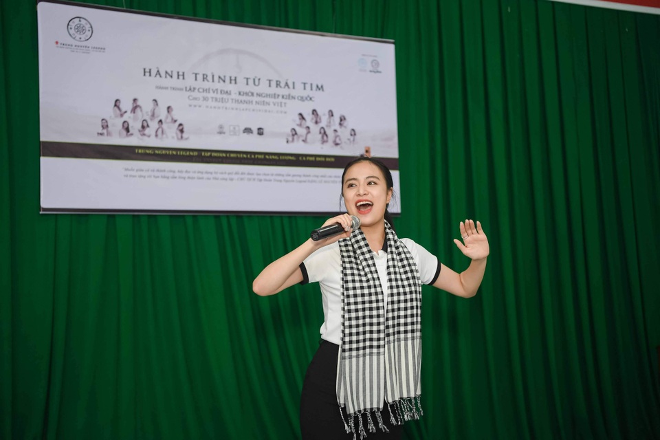 Hoa hậu Giáng My tiết lộ từ năm 6 tuổi đã được rèn luyện kỹ năng sống độc lập - 6