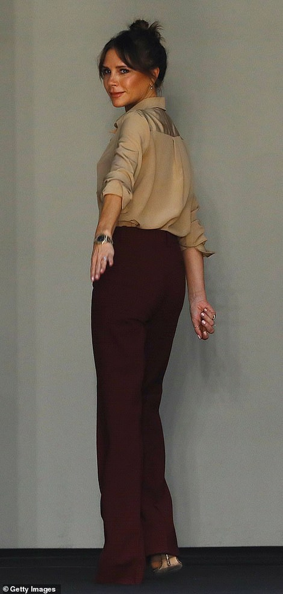 Victoria Beckham xinh đẹp tái xuất tại tuần lễ thời trang London - 8 Victoria Beckham xinh đẹp tái xuất tại tuần lễ thời trang London - 8