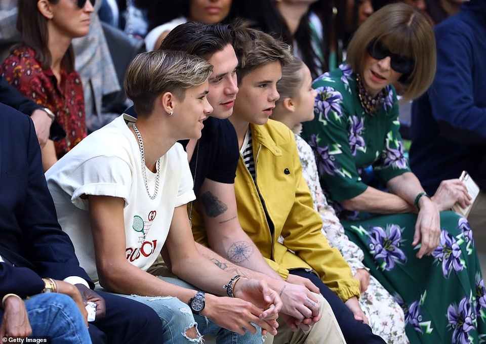 Victoria Beckham xinh đẹp tái xuất tại tuần lễ thời trang London - 3 Victoria Beckham xinh đẹp tái xuất tại tuần lễ thời trang London - 3