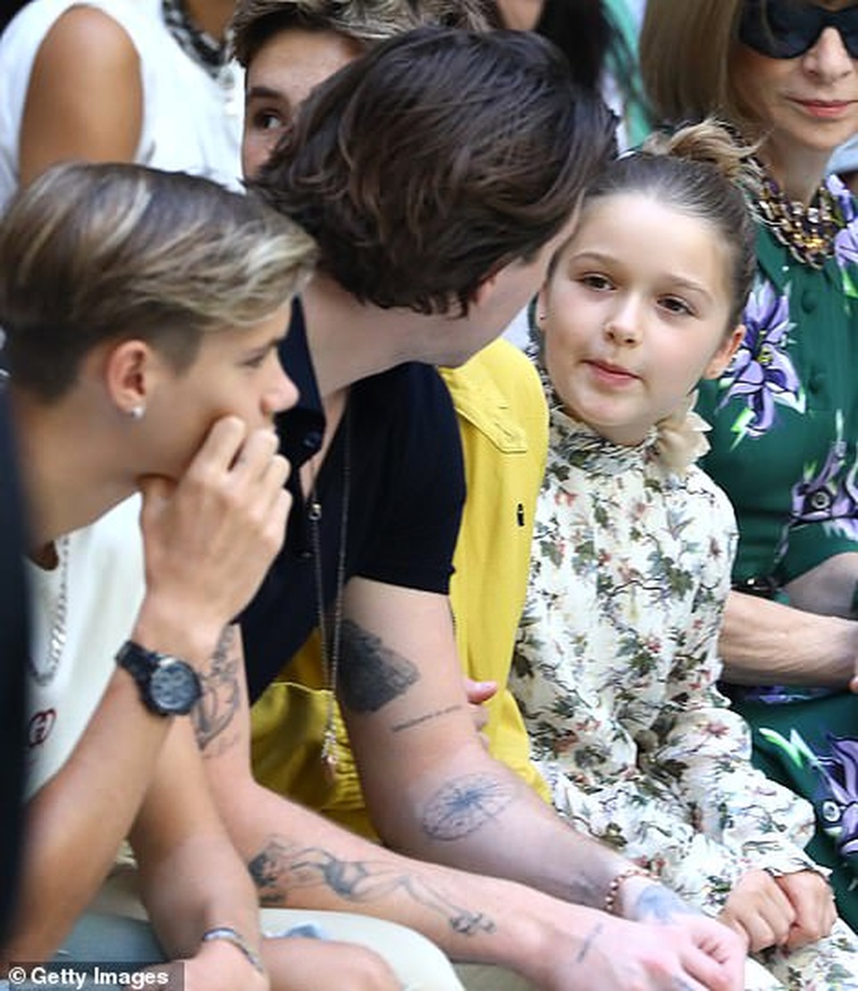 Victoria Beckham xinh đẹp tái xuất tại tuần lễ thời trang London - 9 Victoria Beckham xinh đẹp tái xuất tại tuần lễ thời trang London - 9