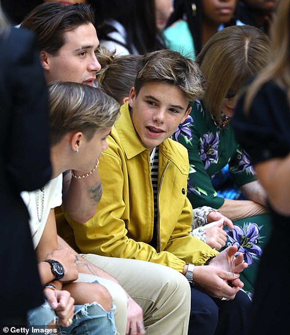 Victoria Beckham xinh đẹp tái xuất tại tuần lễ thời trang London - 10 Victoria Beckham xinh đẹp tái xuất tại tuần lễ thời trang London - 10
