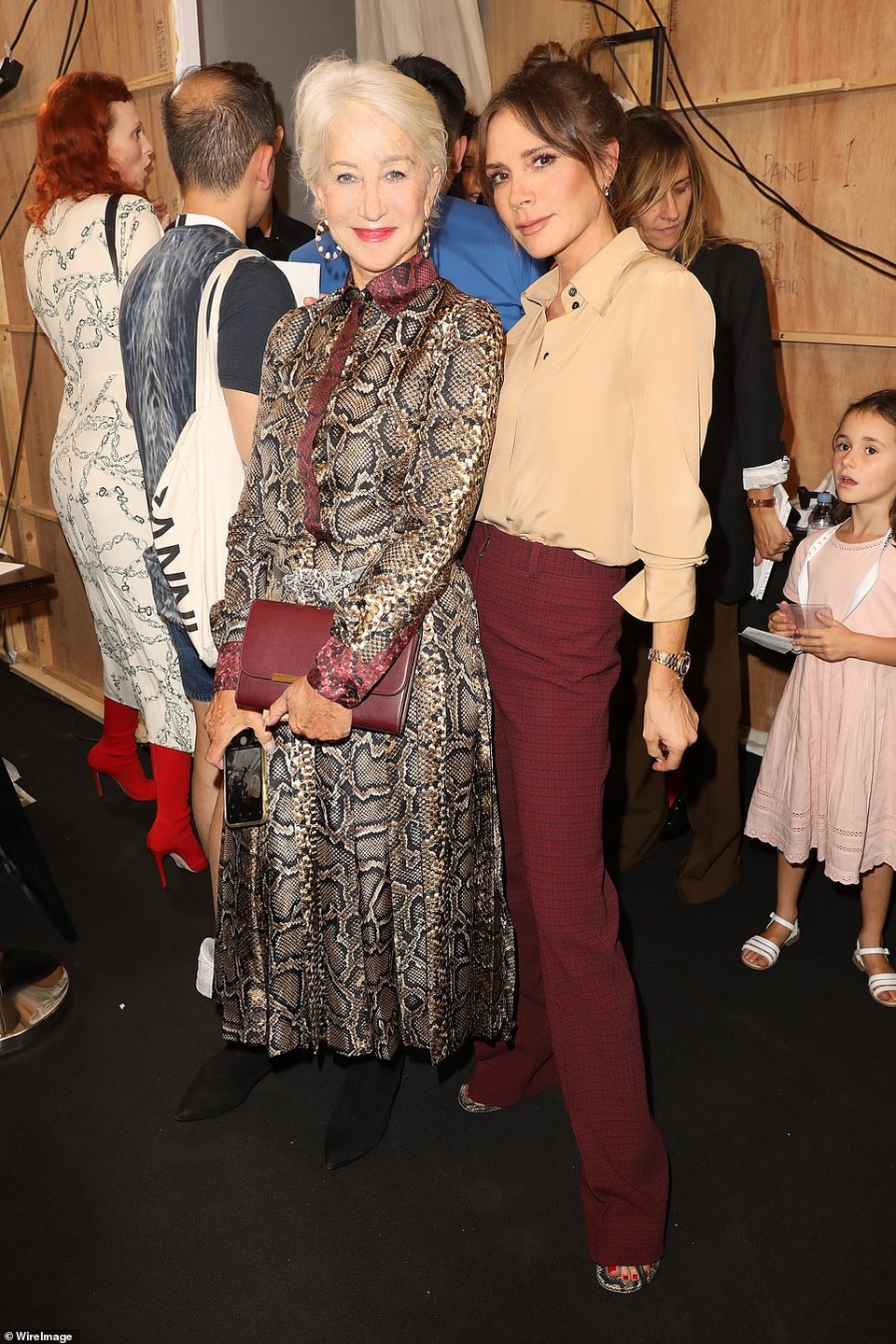 Victoria Beckham xinh đẹp tái xuất tại tuần lễ thời trang London - 13 Victoria Beckham xinh đẹp tái xuất tại tuần lễ thời trang London - 13