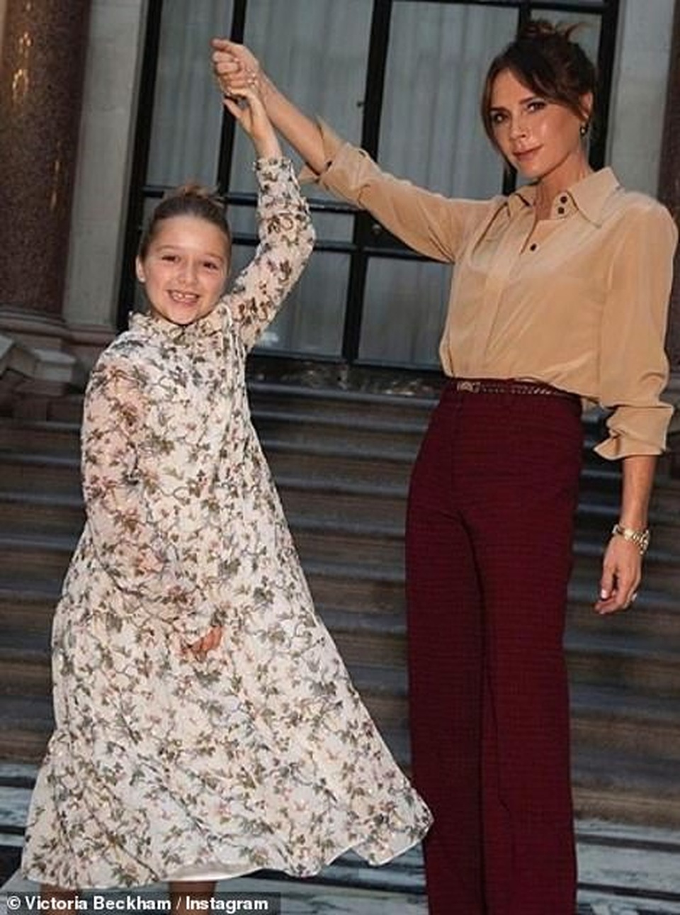 Victoria Beckham xinh đẹp tái xuất tại tuần lễ thời trang London - 14 Victoria Beckham xinh đẹp tái xuất tại tuần lễ thời trang London - 14