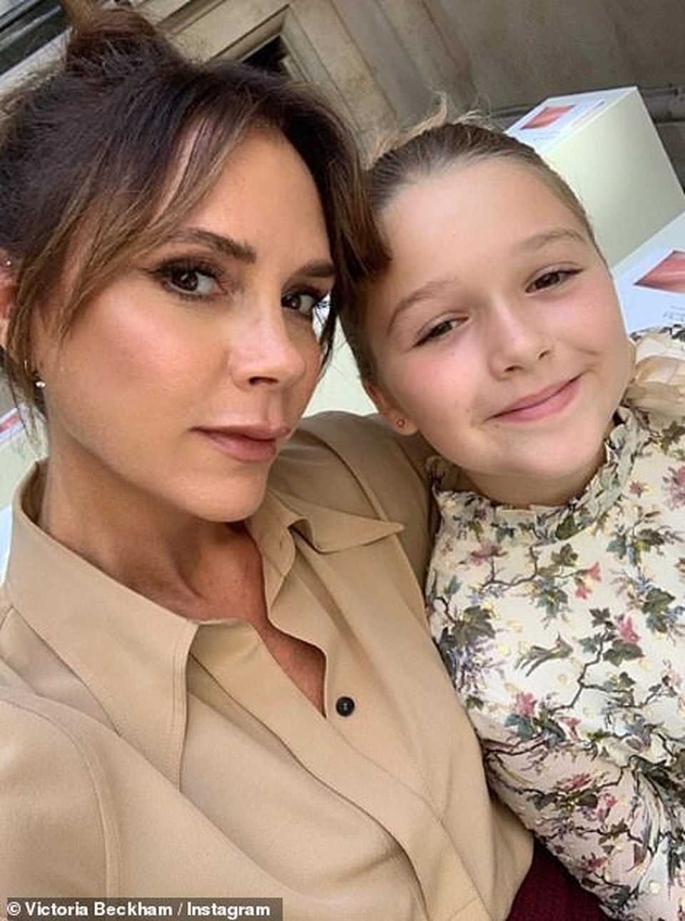 Victoria Beckham xinh đẹp tái xuất tại tuần lễ thời trang London - 15 Victoria Beckham xinh đẹp tái xuất tại tuần lễ thời trang London - 15