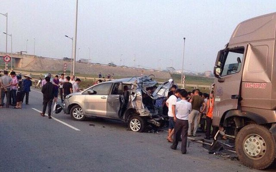 Thêm trường hợp lùi xe trên đường cao tốc, ngay ở làn được phép chạy 120 km/h - 2 Thêm trường hợp lùi xe trên đường cao tốc, ngay ở làn được phép chạy 120 km/h - 2