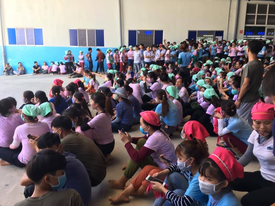 Quảng Nam: Bức xúc vì suất ăn nghi có giòi, hàng ngàn công nhân ngưng việc - 3 Quảng Nam: Bức xúc vì suất ăn nghi có giòi, hàng ngàn công nhân ngưng việc - 3