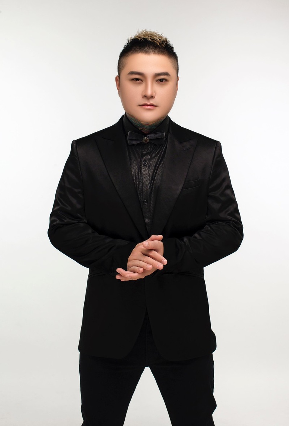 Vũ Duy Khánh: “Tôi từng bị khán giả ném vỡ đầu, đập xe, chửi rủa...” - 3 Vũ Duy Khánh: “Tôi từng bị khán giả ném vỡ đầu, đập xe, chửi rủa...” - 3