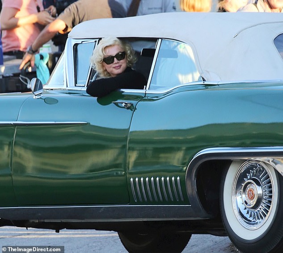 Bond girl Ana De Armas được khen giống hệt Marilyn Monroe - 2 Bond girl Ana De Armas được khen giống hệt Marilyn Monroe - 2