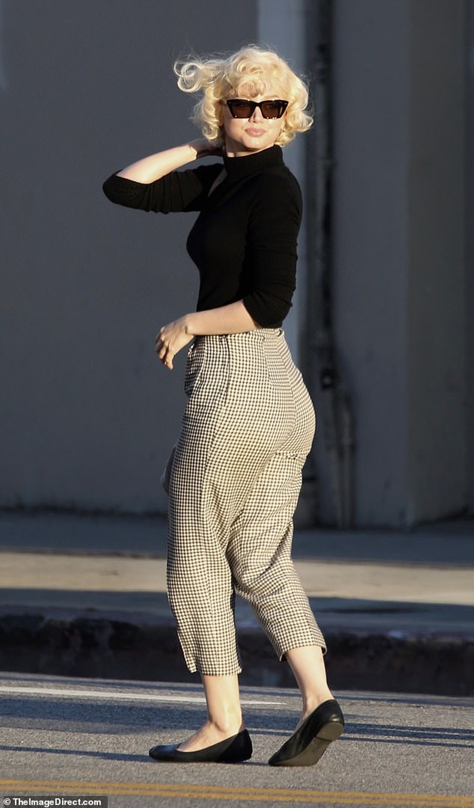 Bond girl Ana De Armas được khen giống hệt Marilyn Monroe - 4 Bond girl Ana De Armas được khen giống hệt Marilyn Monroe - 4