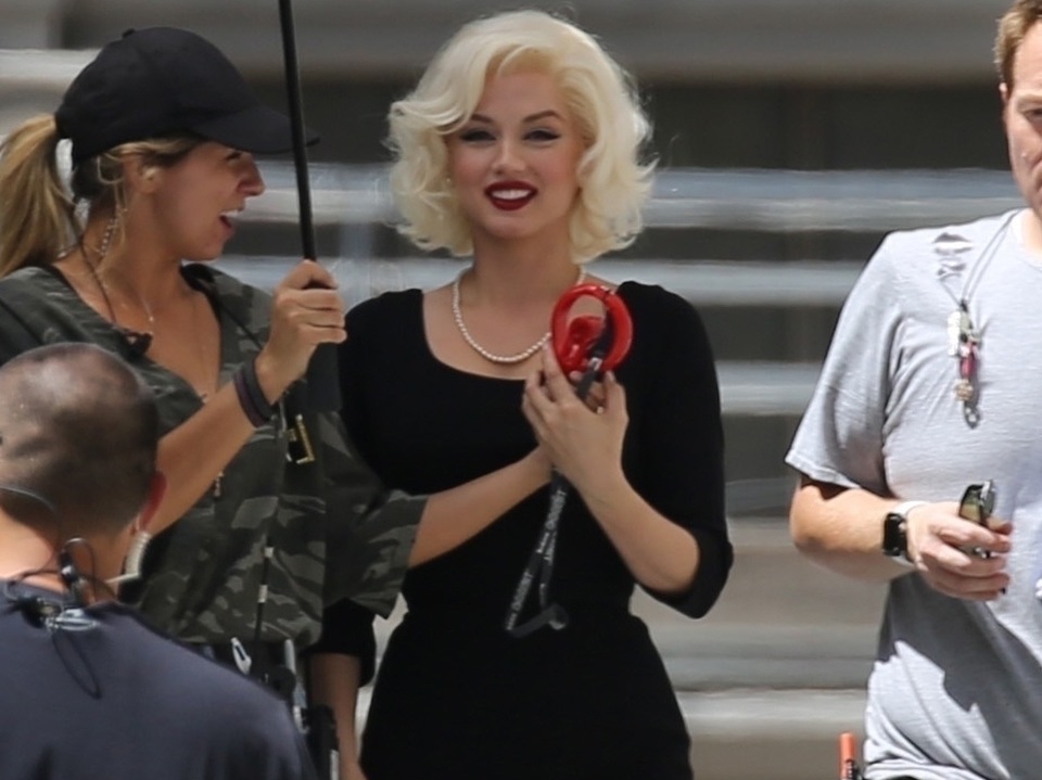 Bond girl Ana De Armas được khen giống hệt Marilyn Monroe - 6 Bond girl Ana De Armas được khen giống hệt Marilyn Monroe - 6