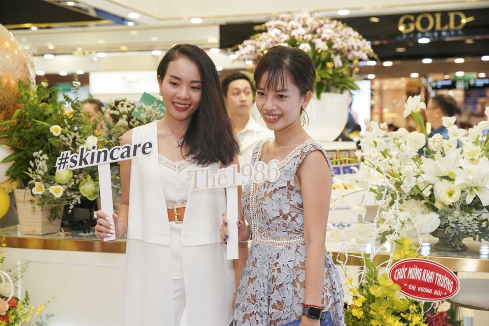 Khai trương hệ thống bán lẻ dược mỹ phẩm The 1986 chi nhánh 2 tại Vincom Đồng Khởi, tp.HCM - 2 Khai trương hệ thống bán lẻ dược mỹ phẩm The 1986 chi nhánh 2 tại Vincom Đồng Khởi, tp.HCM - 2