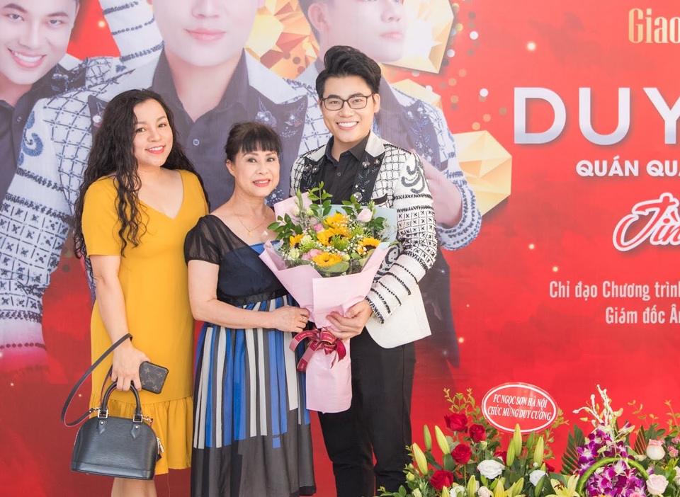 Quán quân Thần tượng Bolero được nhiều đại gia buông lời tán tỉnh - 1