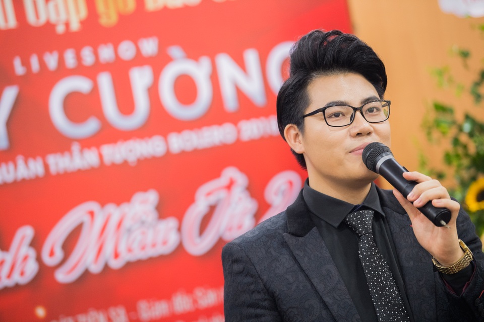 Quán quân Thần tượng Bolero được nhiều đại gia buông lời tán tỉnh - 2