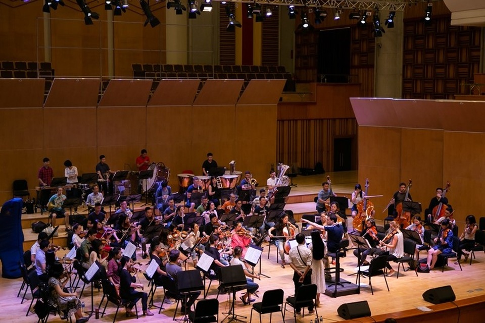 Giám đốc âm nhạc Sun Symphony Orchestra hé lộ những điều thú vị trong mùa diễn bán vé đầu tiên của dàn nhạc - 4 Giám đốc âm nhạc Sun Symphony Orchestra hé lộ những điều thú vị trong mùa diễn bán vé đầu tiên của dàn nhạc - 4