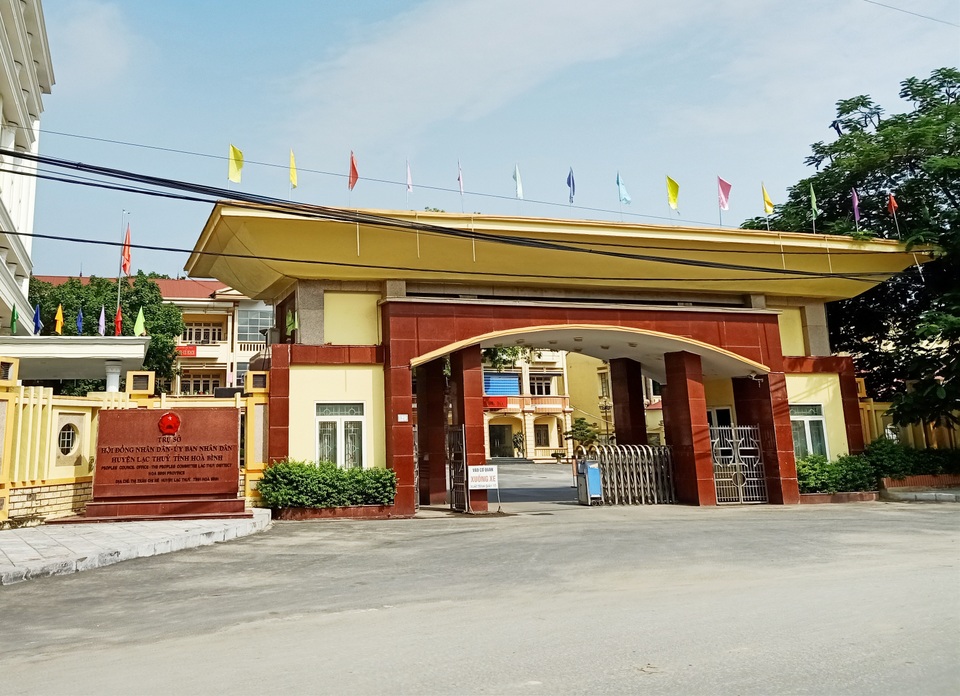 Khiển trách 9 đảng viên “nói tránh” để con được nâng điểm thi ở Hòa Bình - 1 Khiển trách 9 đảng viên “nói tránh” để con được nâng điểm thi ở Hòa Bình - 1